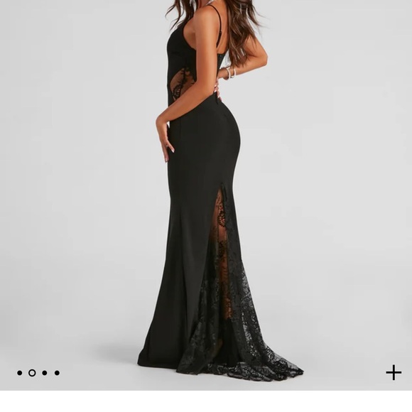 Dress with Train and lace cut outs - Picture 3 of 7